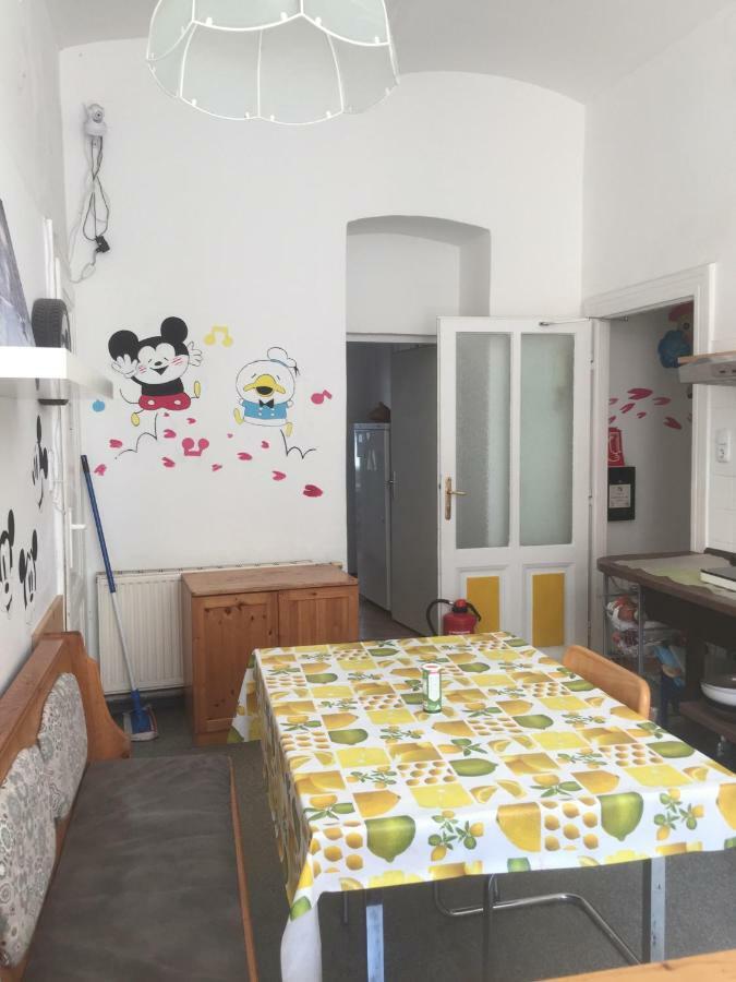 Chichilli Hostel Wiedeń Zewnętrze zdjęcie